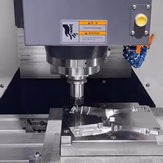 Mecanizado CNC Fresado de precisión Soldadura Perforación Pieza de motor de zinc blanco Pieza de máquina CNC Pieza torneada